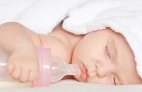 menyusu botol