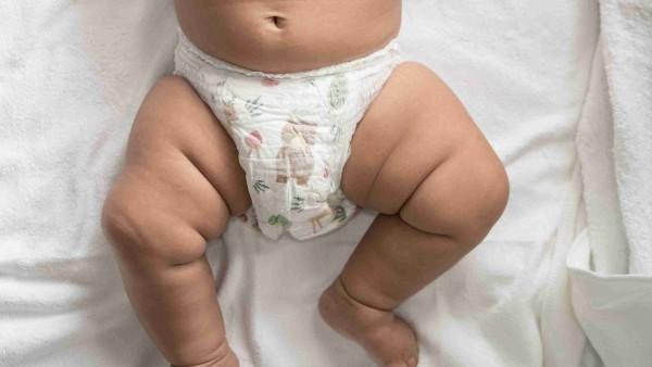 ganti-popok-bayi-berapa-jam-sekali