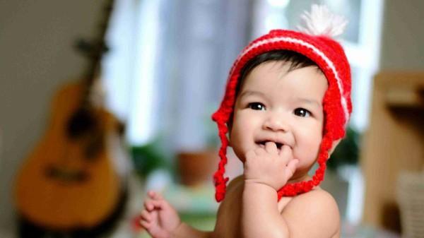 alasan kebiasaan bayi memasukkan sesuatu ke mulut