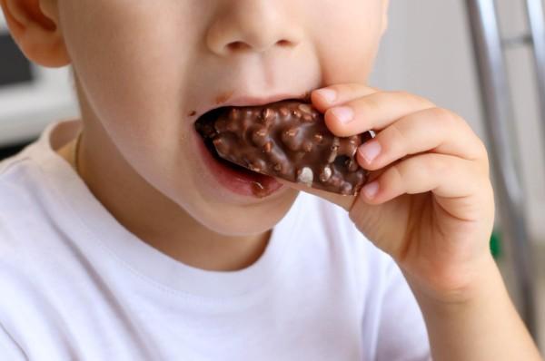 Makanan dan Minuman yang Tidak Boleh Dikonsumsi Anak