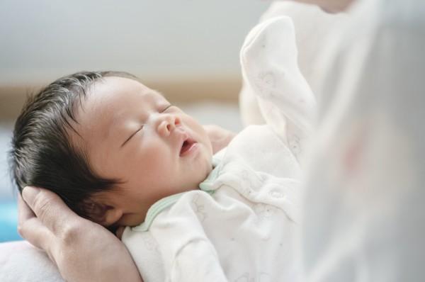 Bayi Baru Lahir Tidur Terus