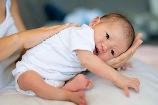 Bayi Baru Lahir Sering Cegukan